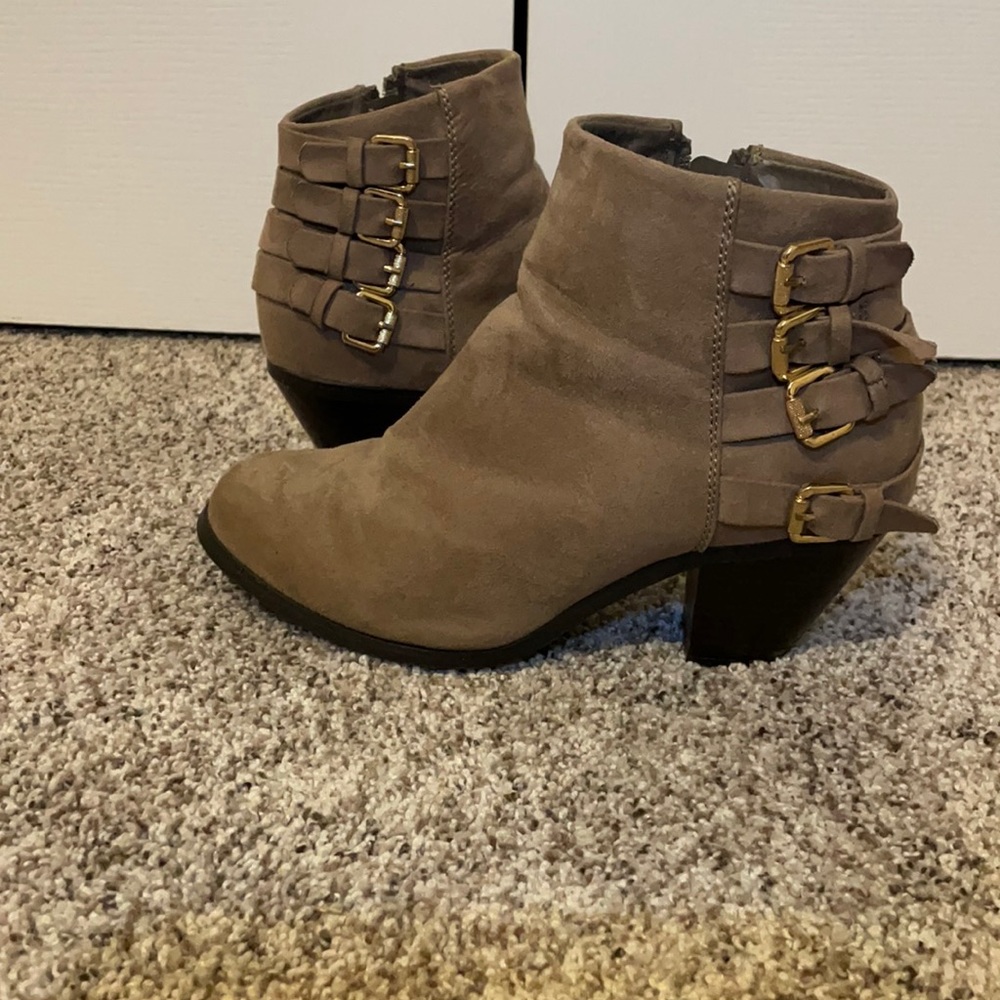 Size 7, Cato booties